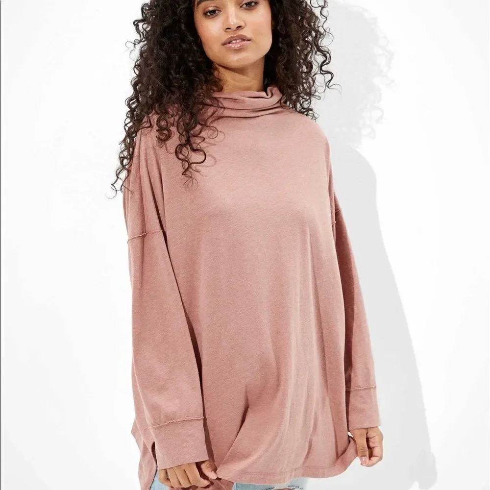 ✨ AE Long Sleeve Mock Neck T-Shirt✨